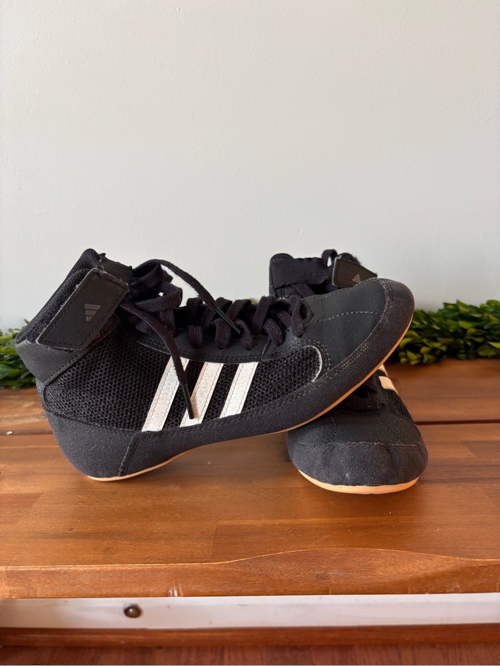 Kids adidas Wrestling Shoes – Size 4.5 – Like New Condition